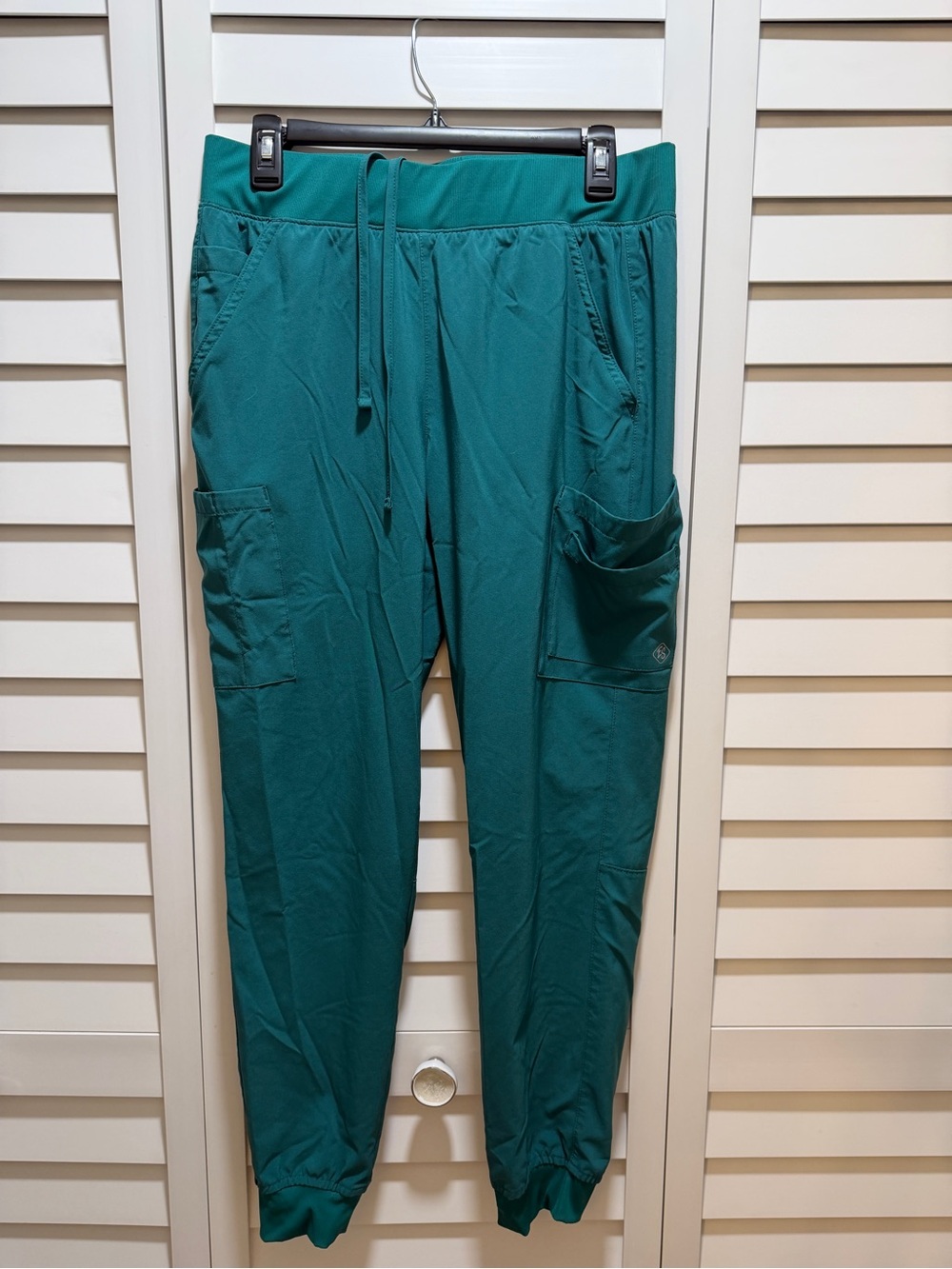 Women’s Green Cargo Jogger Scrub Pants with Elastic Waist